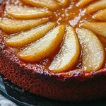 Gâteau renversé aux poires et caramel fondant