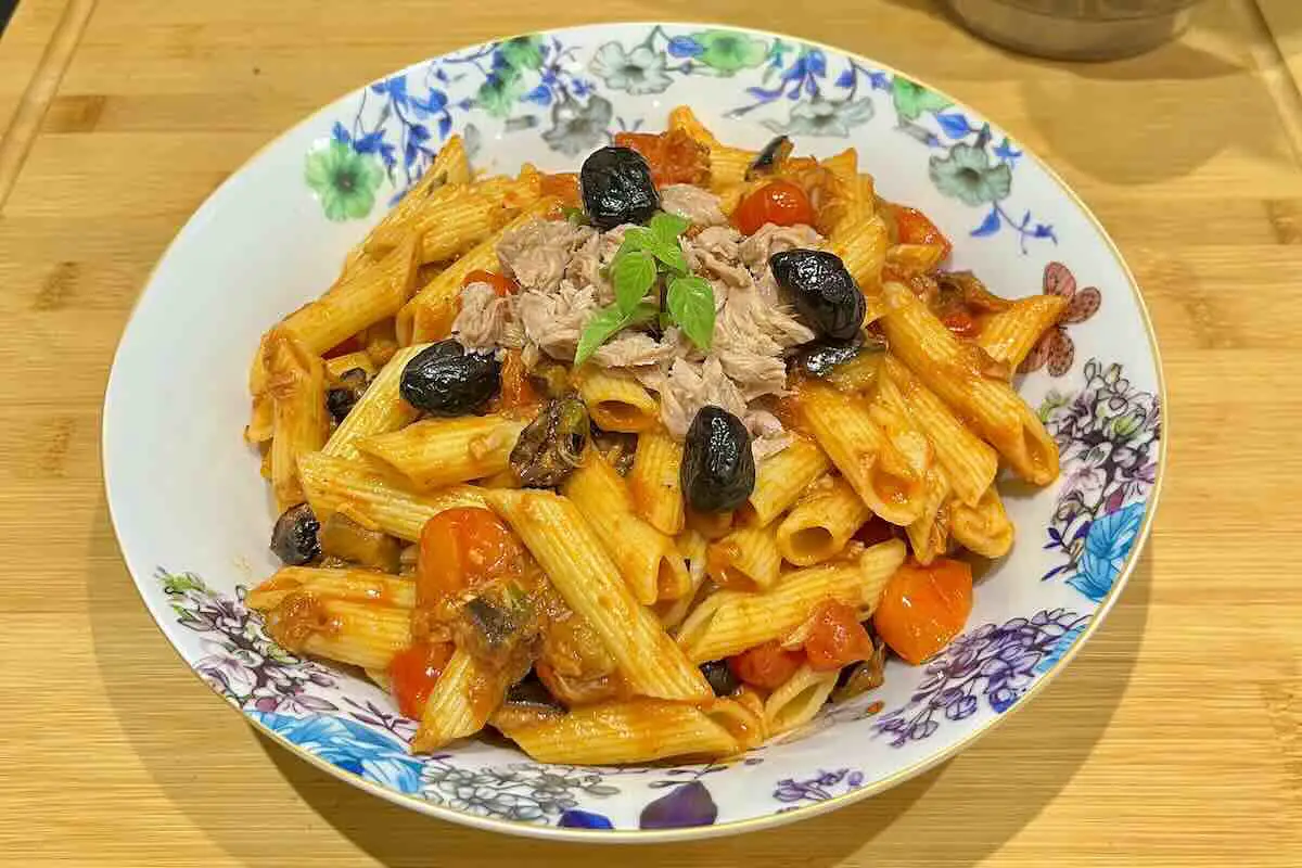 Penne au thon et aubergines